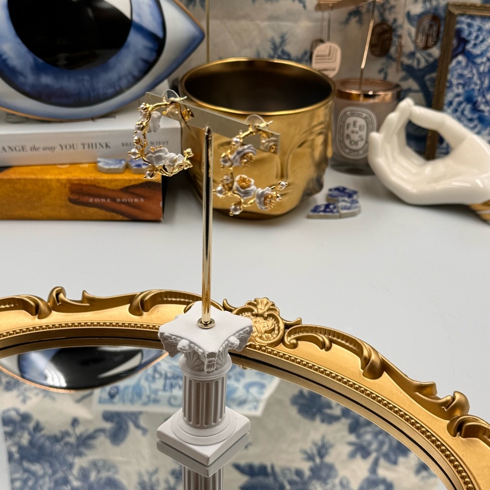 🆕 LES NEREIDES 🧿 NWOT White Rose Branch and Pearls Hoop Earrings - Picture 8 of 15